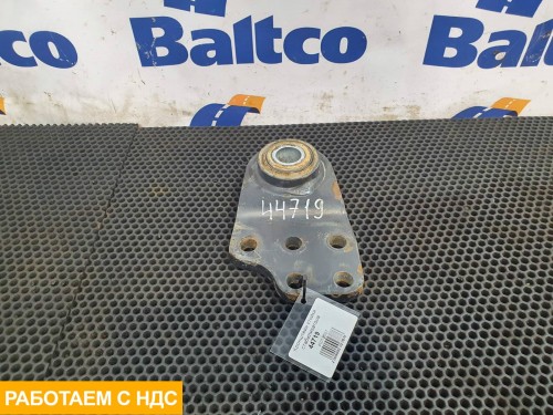 Кронштейн стойки стабилизатора левый