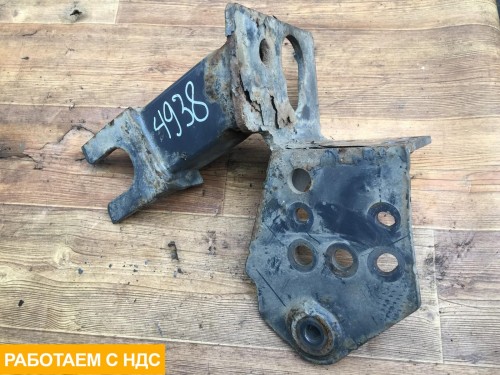 Кронштейн переднего бампера правый